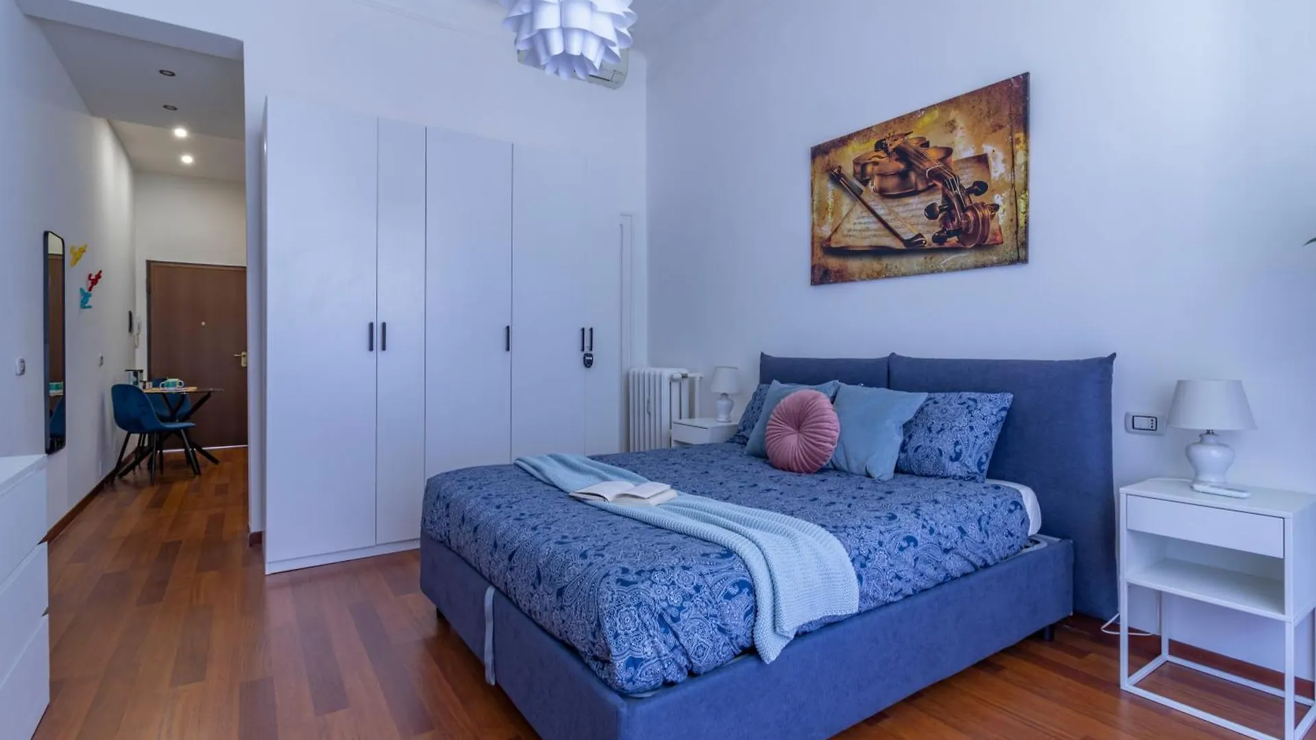 Stradivarius House - Carozzi Apartments Milán