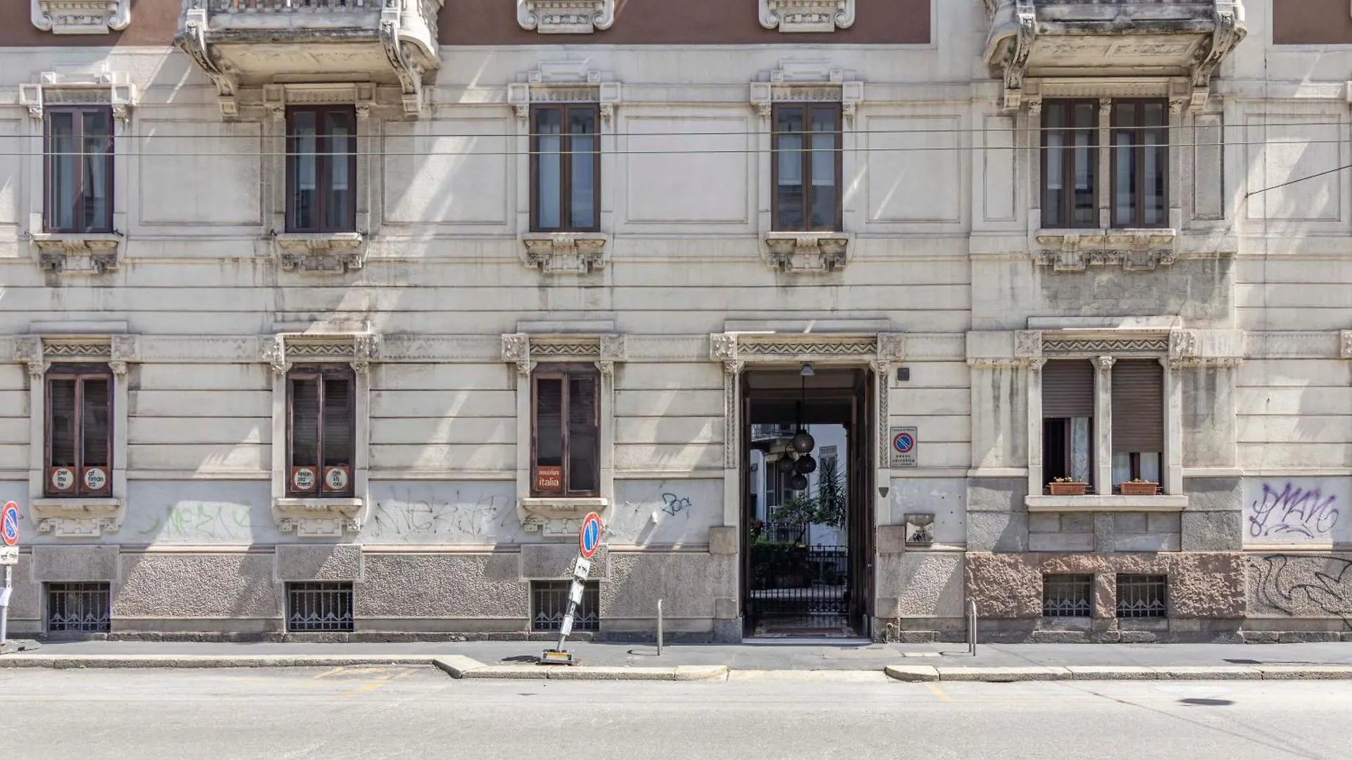 Stradivarius House - Carozzi Apartments Milán