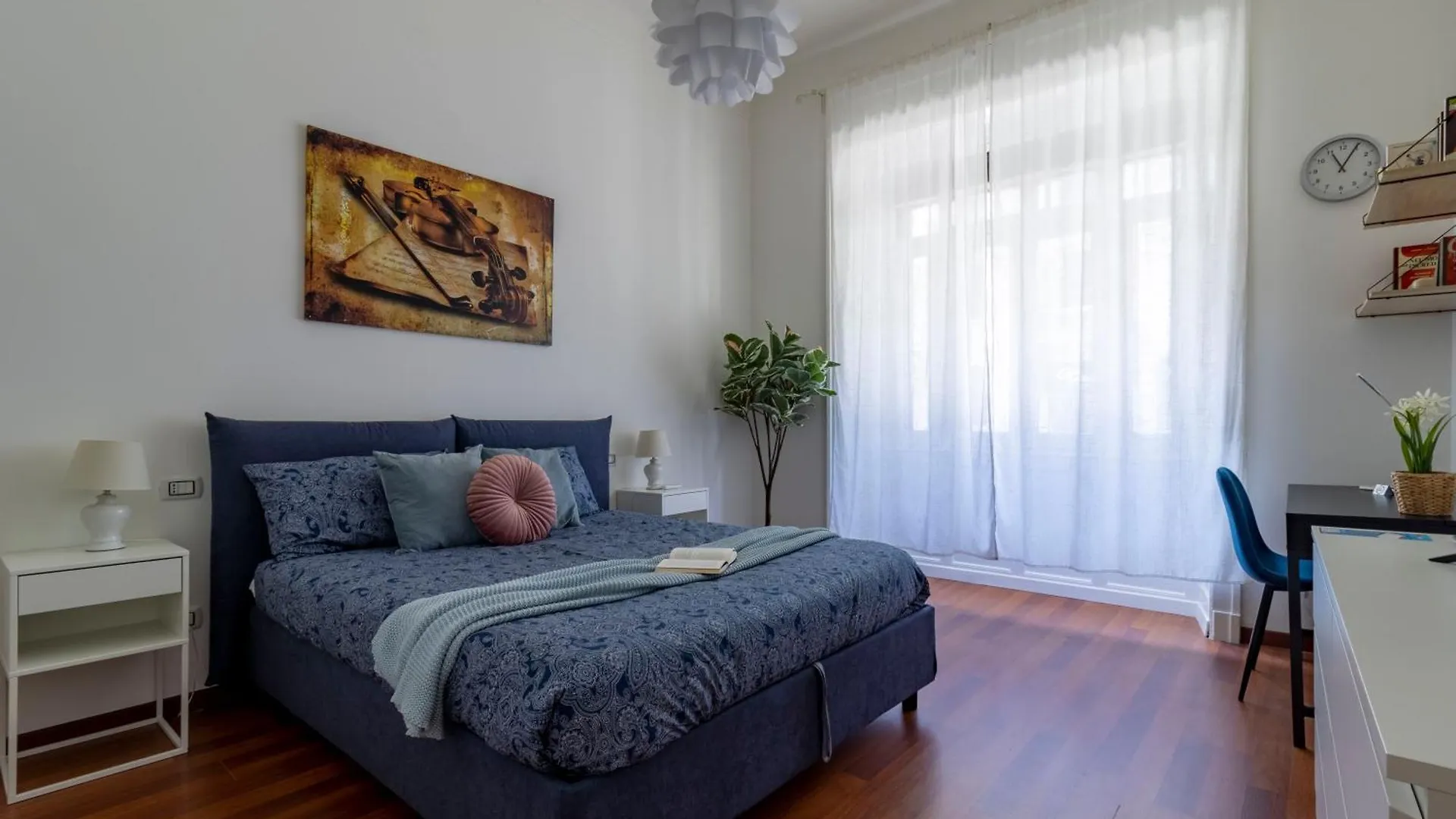 Stradivarius House - Carozzi Apartments location