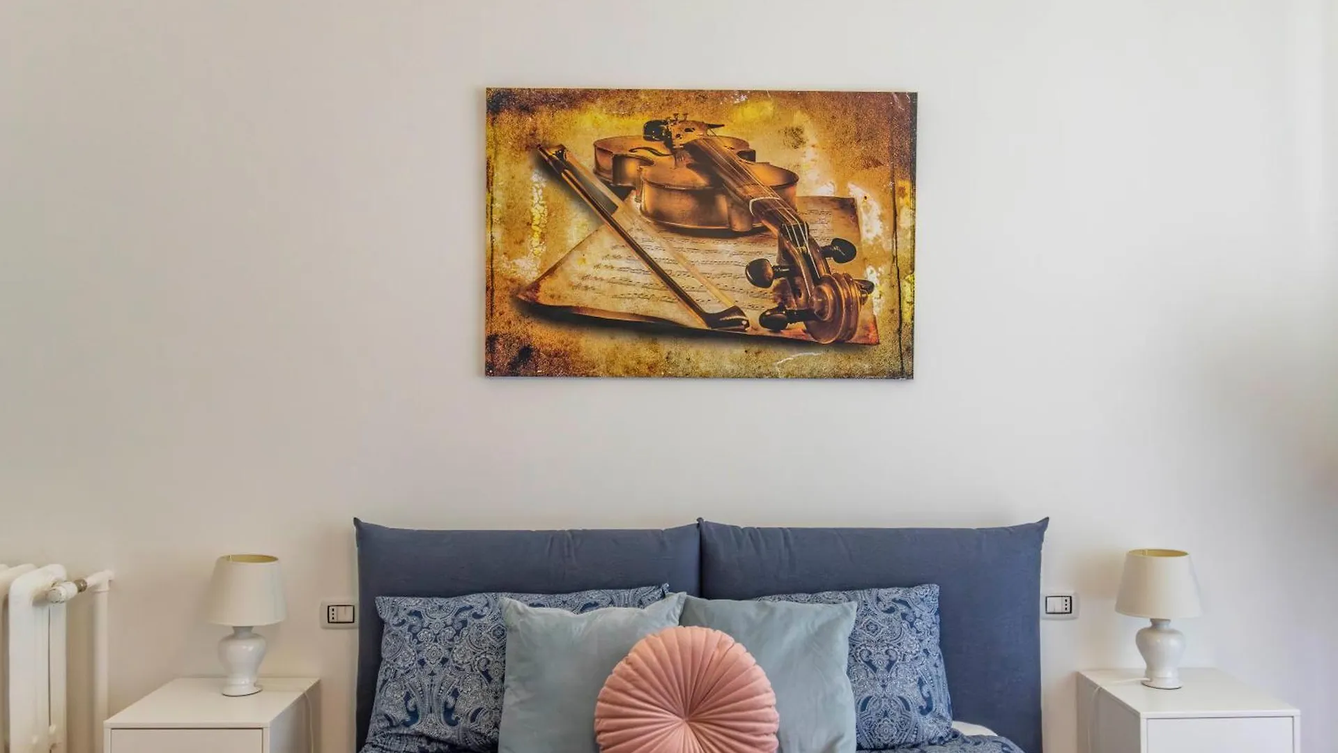 Stradivarius House - Carozzi Apartments Milan Italy